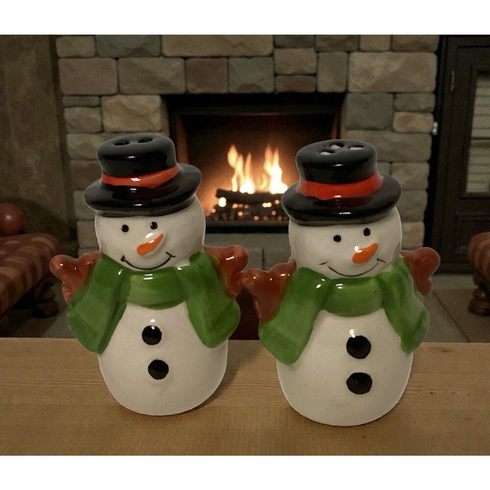 Christmas House ceramic snowman salt and pepper set